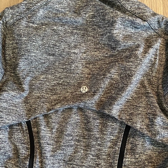 Lululemon Define Jacket Wing Mesh Size 6 - Picture 12 of 12